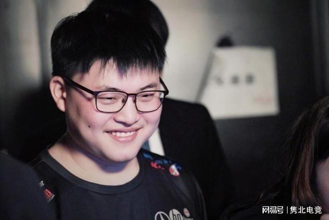这使得他在